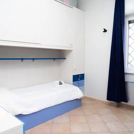 Moderna Con Piscina A Due Passi Dal Golf Club